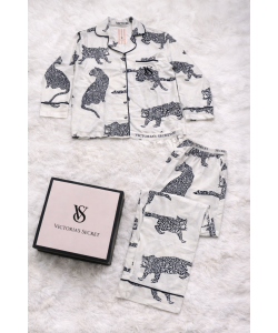 Desenli Beyaz Saten Pijama Takımı